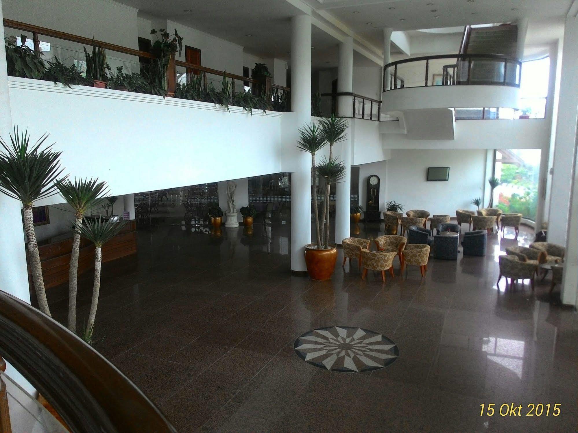 Sinabung Hills Berastagi Hotel Exterior photo